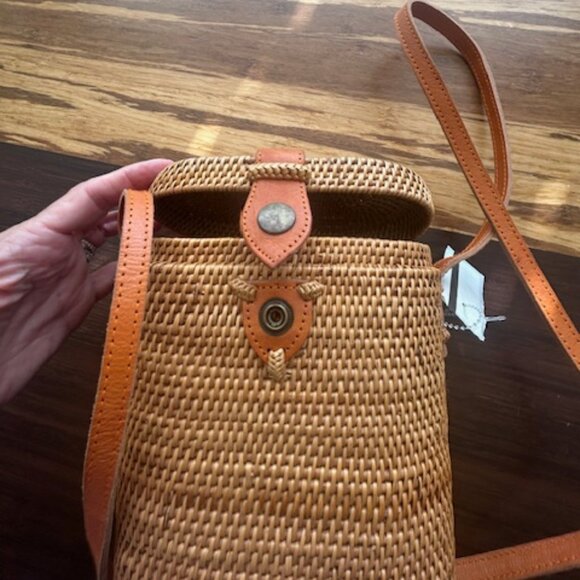 Bali Cross Body Bucket Bag - Picture 3 of 12